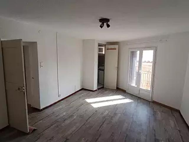 Pignans 83790 Location appartement 2 pièces t2 au dernier étage