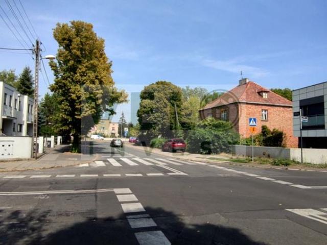 Pilotów 1 000 m², Poznań