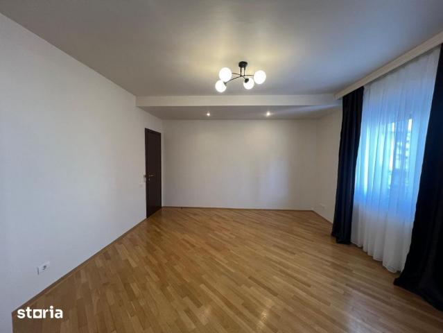PIPERA IANCU NICOLAE DE INCHIRIAT VILA SPATIOASA IN COMPLEX