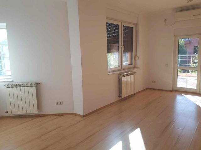 Pipera Plaza Rond OMV, vila superba d+p+2, curte individuala 1000mp