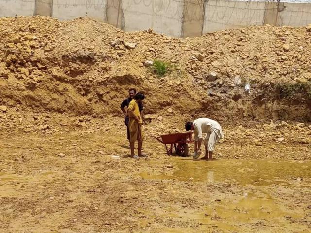 Pir gul hassan Karachi Ancholi ID 10833