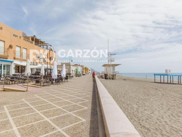 PISO REFORMADO CON GRAN TERRAZA Y PATIO EN CABO DE GATA