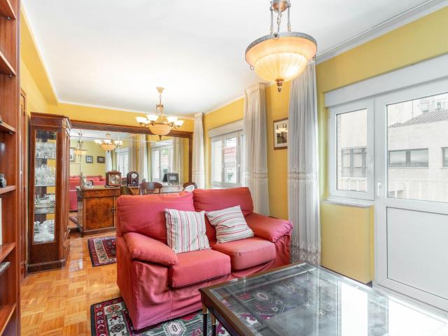 PISAZO CENTRO DE MIERES CON 4 HABITACIONES. NO LO DEJES ESCAPAR