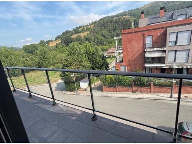 PISAZO A ESTRENAR EN RAMALES! 3 HABITACIONES, 2 TERRAZAS, 2 BAÑOS, PLAZA DE GARAJE, PISCINA COMUNIT