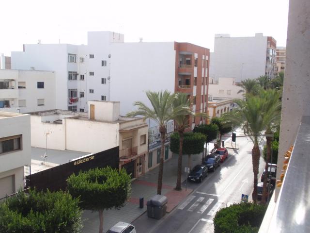 PISAZO DE 4 DORMITORIOS + GARAJE +TRASTERO en el CENTRO de EL EJIDO