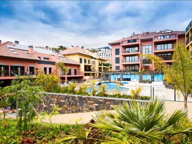 Piscina e Jardim Privado no Coração do Funchal