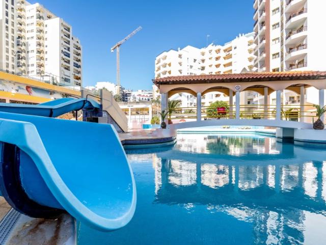 Piscinas de água salgada e zona de Lazer Empreendimento Clube Praia da Rocha