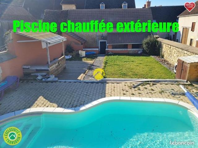 Piscine et jardin en ville