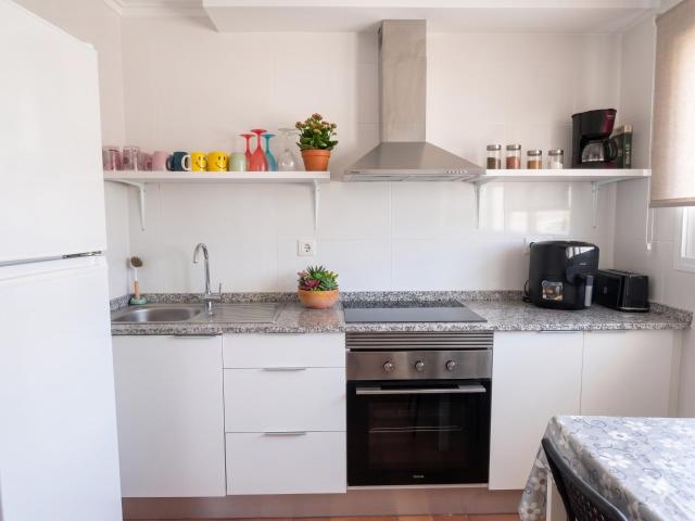 PISITO EN ALQUILER CON TERRAZA ZONA HUERTO DEL CURA A PARTIR DE ABRIL