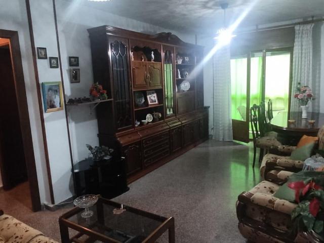 PISO MUY AMPLIO DE 4 HABITACIONES – IDEAL PARA FAMILIAS Ó INVERSORES INCLUYE GARAJE Y TRASTERO