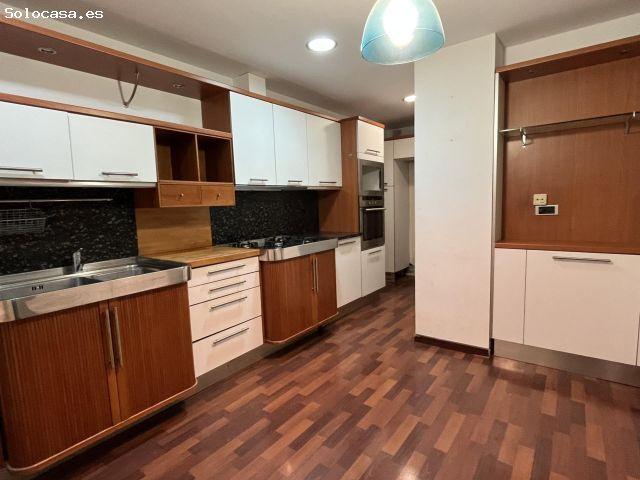 PISO MUY AMPLIO Y TRANQUILO EN SARRIA