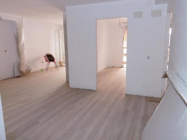 PISO NUEVO CON BALCÓN