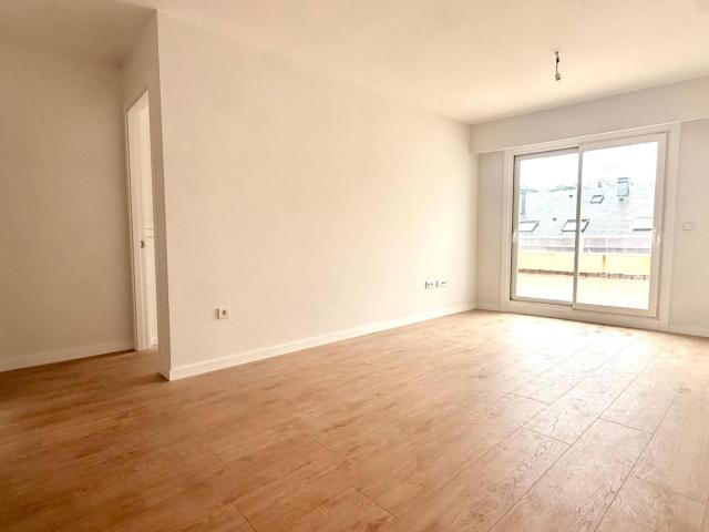 Piso nuevo en Venta con 2 habitaciones, baño, terraza, ascensor, garaje y trastero