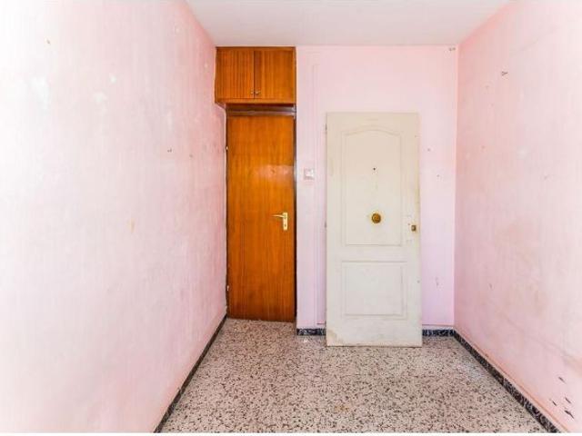 Piso ocupado en venta en Almería