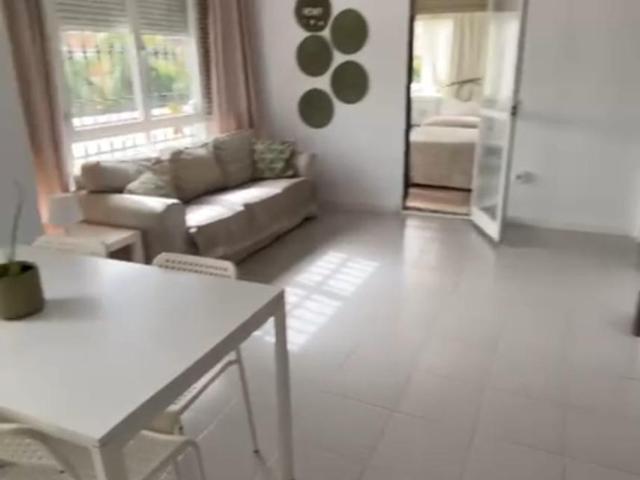PISO A 200 METROS DE LA CARIHUELA CON PISCINA