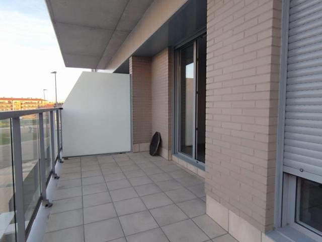 Piso a estrenar, 2 amplias habitaciones, cocina totalmente equipada, terraza y piscina