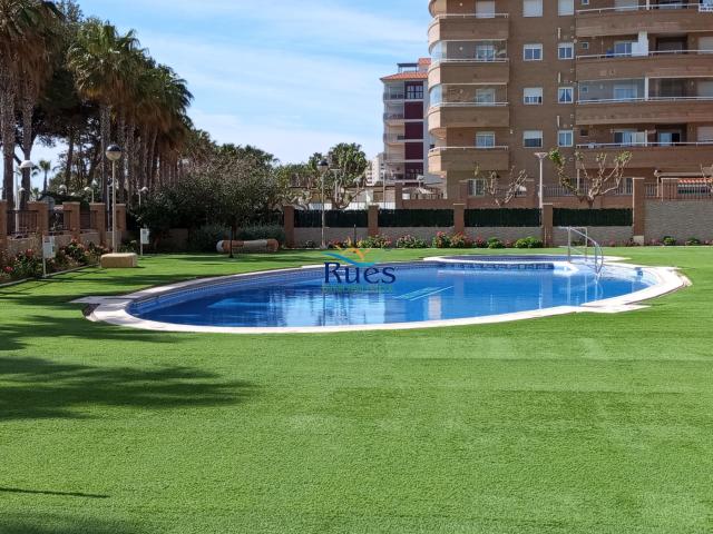 Piso a pie de playa con impresionantes vistas al mar