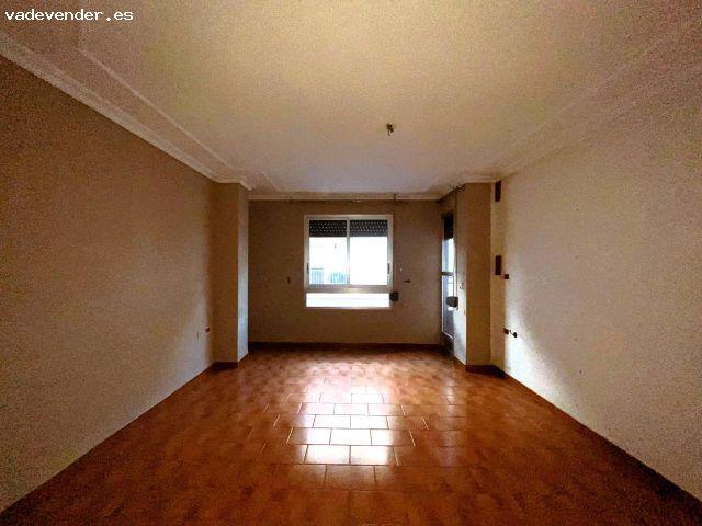 PISO A REFORMAR CON TRES DORMITORIOS Y BALCÓN