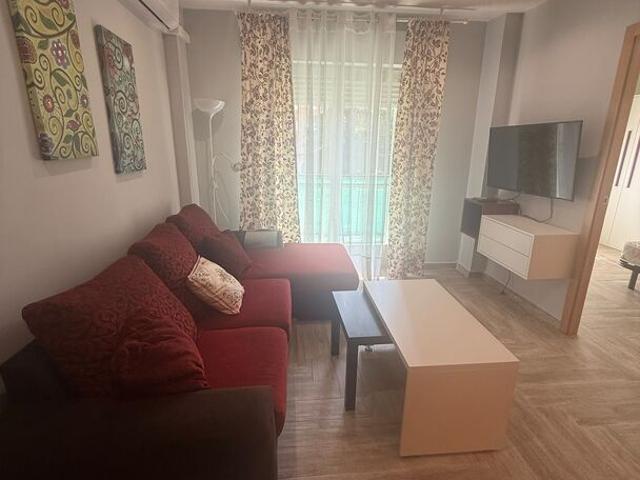 PISO ACOGEDOR DE 3 HABITACIONES CON ASCENSOR EN ZONA TRANQUILA CERCA DEL CAMPO DE FUTBOL Y ESTACION DE TREN