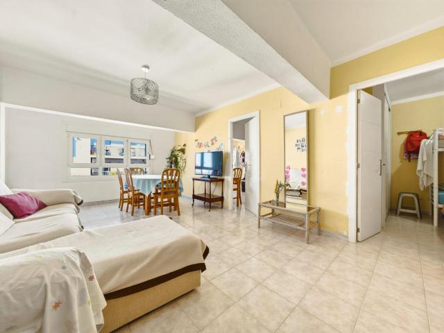 Piso ALQUILADO con ascensor en finca cuidada, muy próximo al centro de Palma – Pere Garau