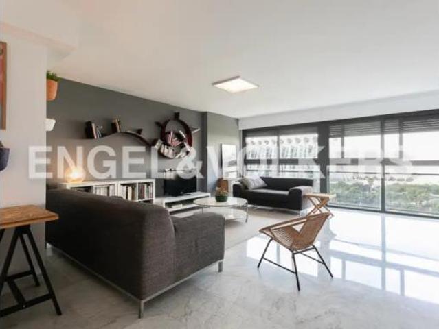 Piso Alquiler València Capital, Penya roja