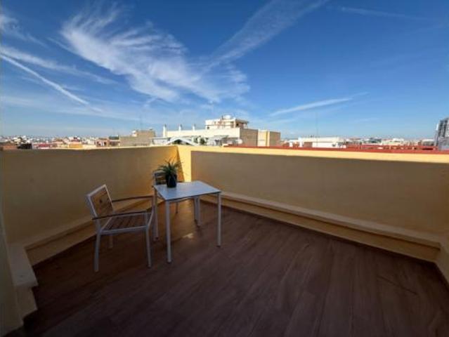 Piso Alquiler València Capital, Penya roja