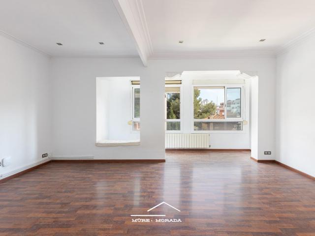 ✨ Piso alto y luminoso de 3 habitaciones frente al parque en el corazón de Galvany