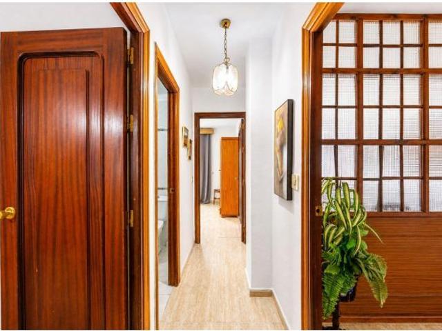 Piso amplio, tranquilo y listo para entrar a vivir junto al centro urbano de Chiclana