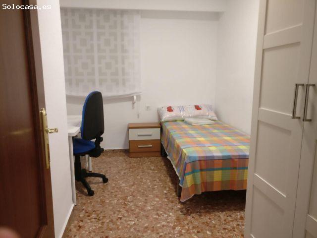 Piso amplio y luminoso con terraza en Ciutat Jardí – ideal para familias o estudiantes