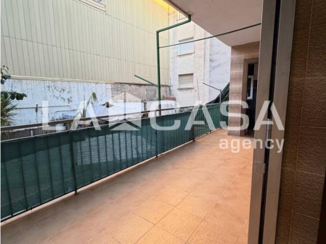 Piso amplio y luminoso con gran balcón en Santa Coloma de Gramenet