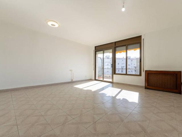 Piso amplio y luminoso en el centro de Tarragona con 4 habitaciones