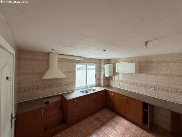 Piso amplio y luminoso en zona céntrica de La Vall dUixó