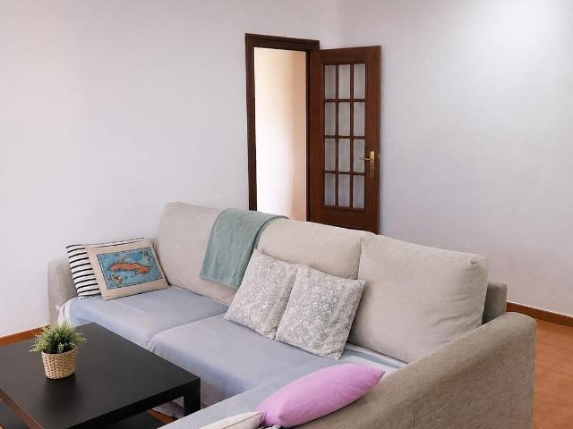 PISO AMPLIO Y LUMINOSO SIN MUEBLES