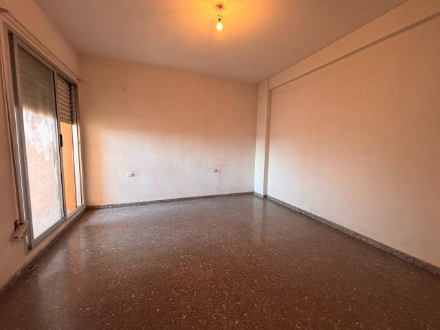Piso amplio con garaje en la mejor zona de Campanar