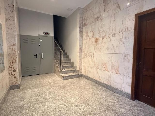 Piso amplio con posibilidad de garaje en el centro de Orense para entrar a vivir