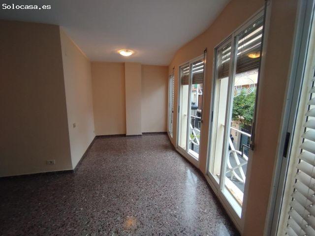 Piso amplio con patio interior en la calle Caballeros