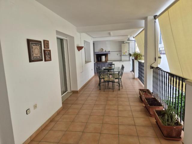 PISO AMPLIO DE 4 HABITACIONES CON TERRAZA EN BURJASSOT