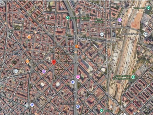 Piso amplio en venta en Navas, Barcelona