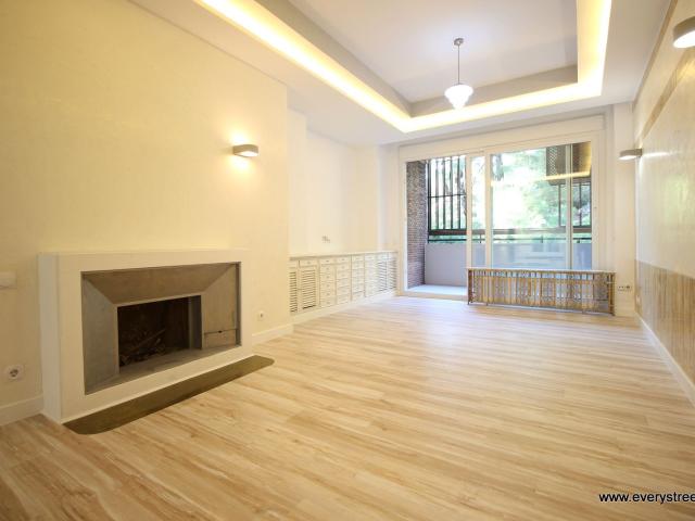 PISO / APARTAMENTO. MADRID 4 Dormitorios 285 m²