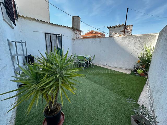 PISO BAJO CON PATIO PRIVADO, 4 DORMITORIOS PANTOJA