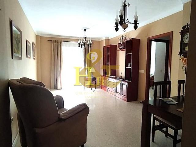 PISO BAJO CON 3 DORMTORIOS Y GARAJE.
