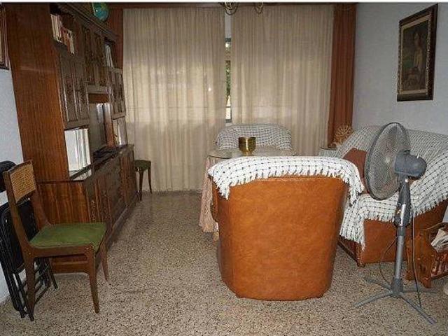 Piso bajo cerca del espiritu santo patio y lavadero