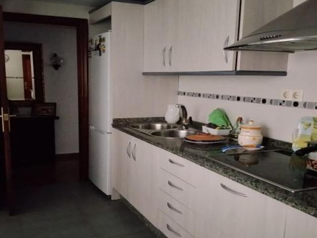 PISO BAJO EN VENTA CON TERRAZA Y PATIO EN LA ZONA DE PARQUE AZAHARA