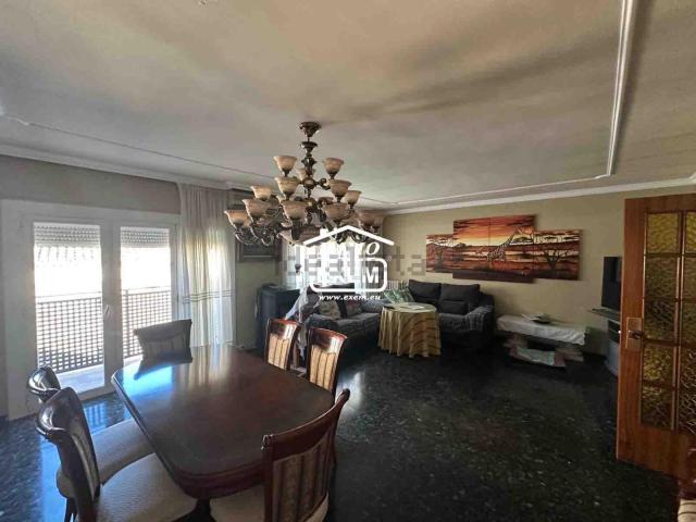 Piso, Bell Lloc d&apos Urgell