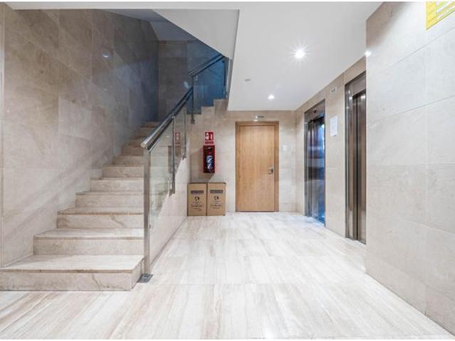 Piso boutique para entrar a vivir de 3 dormitorios y 2 baños junto a Parque Arabial