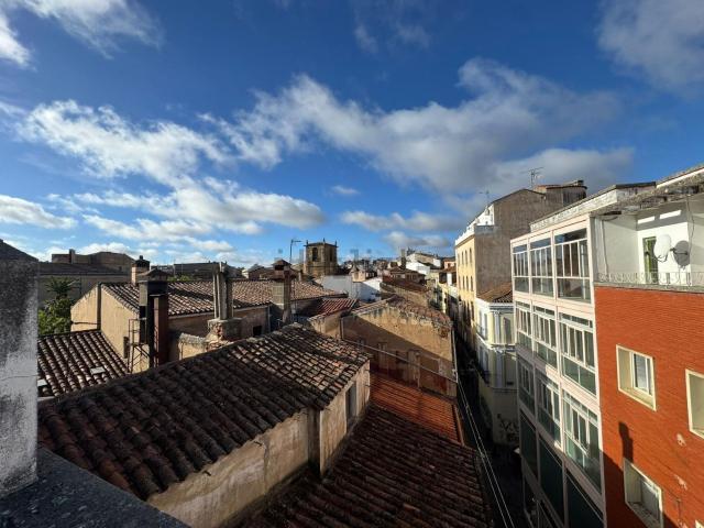 Piso, Cáceres