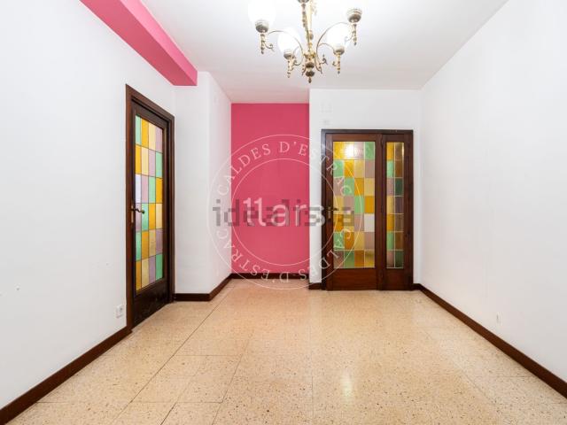 Piso, Caldes d&apos Estrac