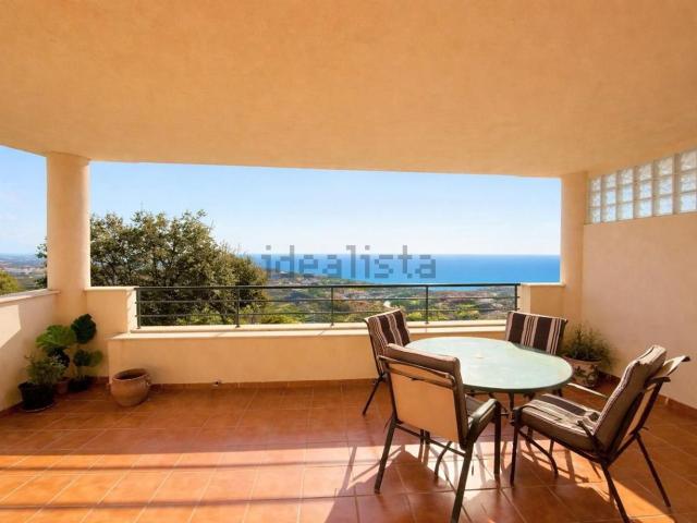 Piso, Casares