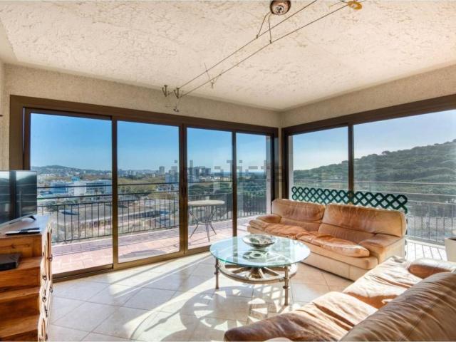Piso, Castell Platja d&apos Aro