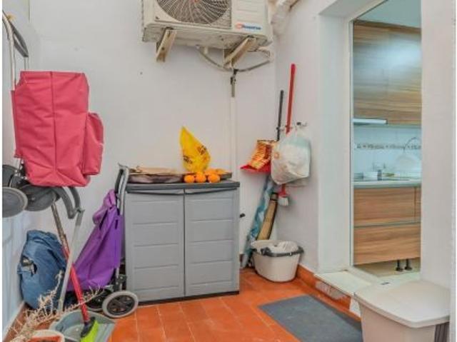 Piso céntrico con terraza y piscina comunitaria en Torrevieja